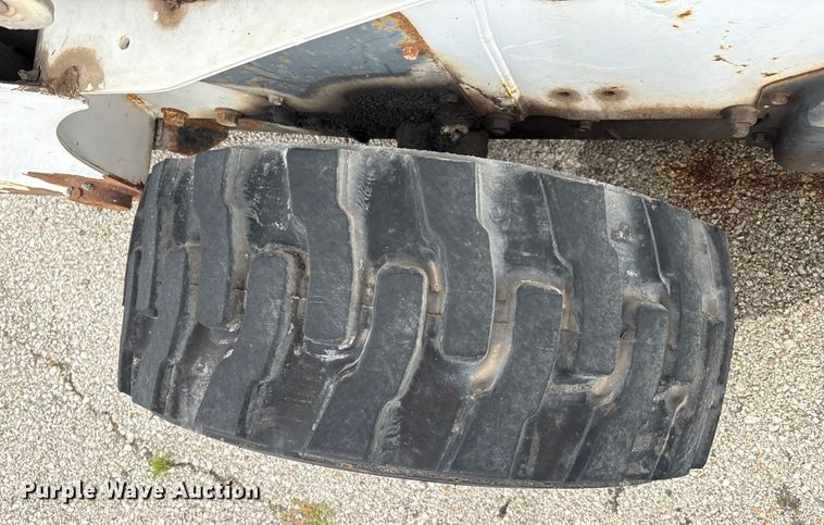 image for item EG8691 2003 Bobcat S250 skid steer loader