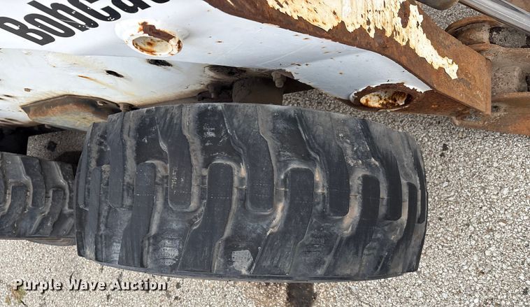 image for item EG8691 2003 Bobcat S250 skid steer loader