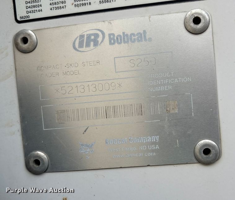 image for item EG8691 2003 Bobcat S250 skid steer loader