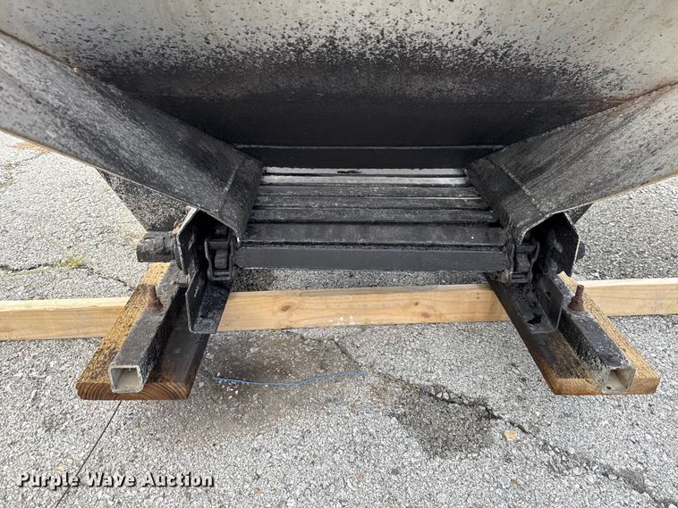 image for item EG8692 2003 Swenson Spreader