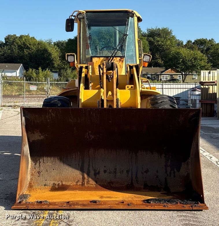 image for item EG8694 2000 John Deere 544H wheel loader