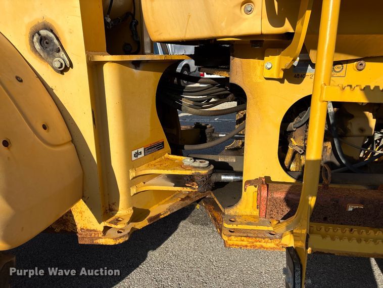 image for item EG8694 2000 John Deere 544H wheel loader