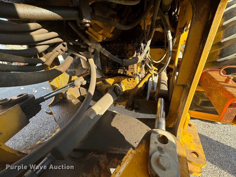 image for item EG8694 2000 John Deere 544H wheel loader