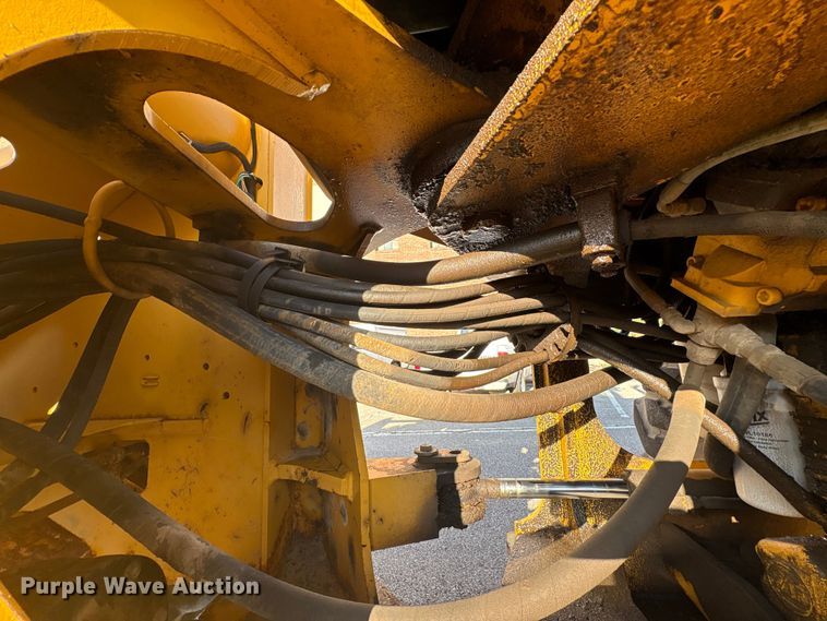 image for item EG8694 2000 John Deere 544H wheel loader