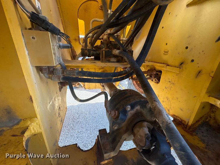 image for item EG8694 2000 John Deere 544H wheel loader