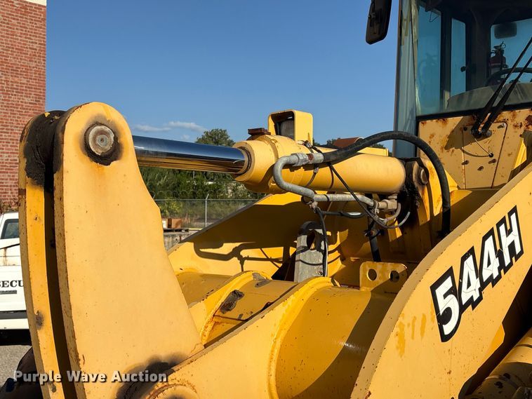 image for item EG8694 2000 John Deere 544H wheel loader