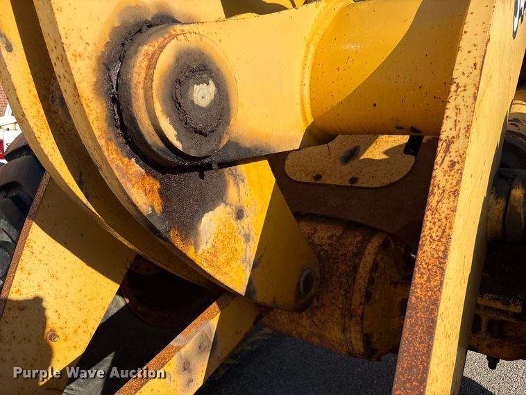 image for item EG8694 2000 John Deere 544H wheel loader