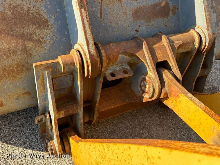 image for item EG8694 2000 John Deere 544H wheel loader