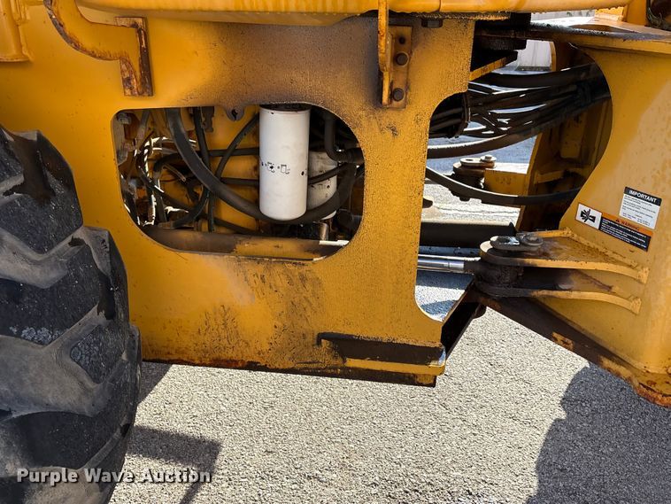 image for item EG8694 2000 John Deere 544H wheel loader