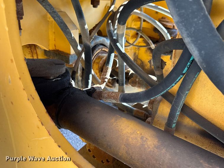 image for item EG8694 2000 John Deere 544H wheel loader