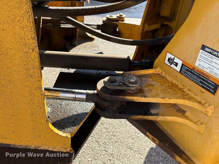 image for item EG8694 2000 John Deere 544H wheel loader