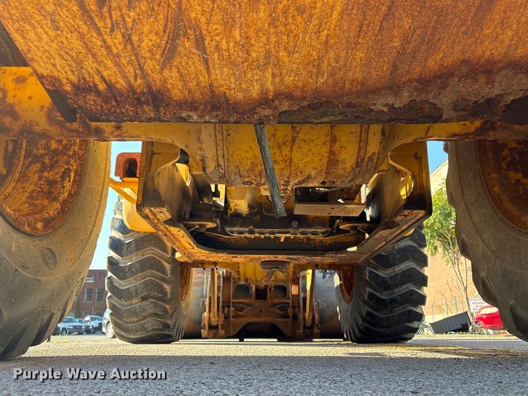 image for item EG8694 2000 John Deere 544H wheel loader