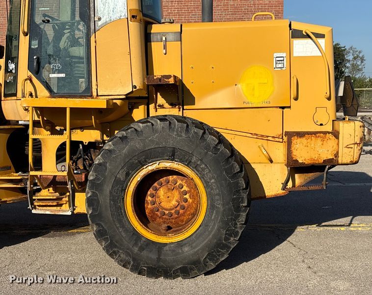 image for item EG8694 2000 John Deere 544H wheel loader