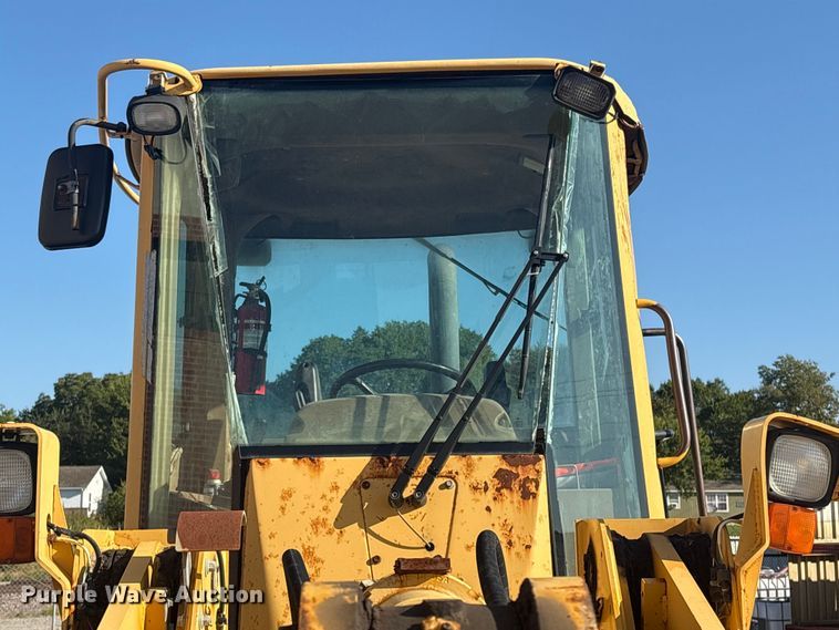 image for item EG8694 2000 John Deere 544H wheel loader