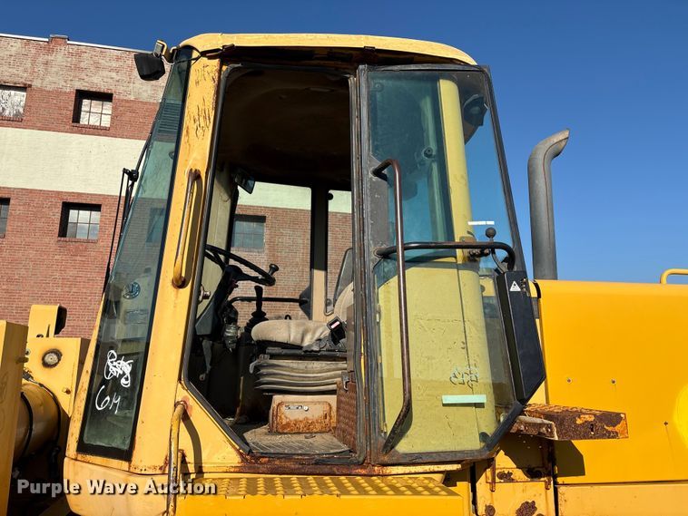 image for item EG8694 2000 John Deere 544H wheel loader