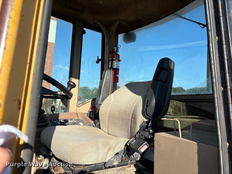 image for item EG8694 2000 John Deere 544H wheel loader