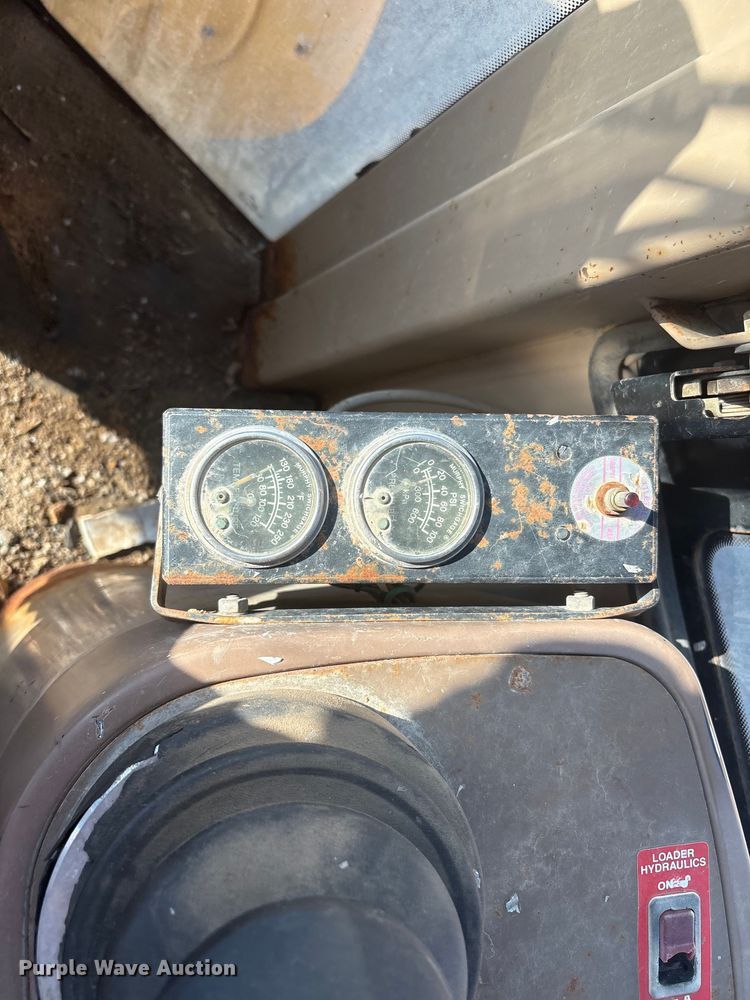 image for item EG8694 2000 John Deere 544H wheel loader