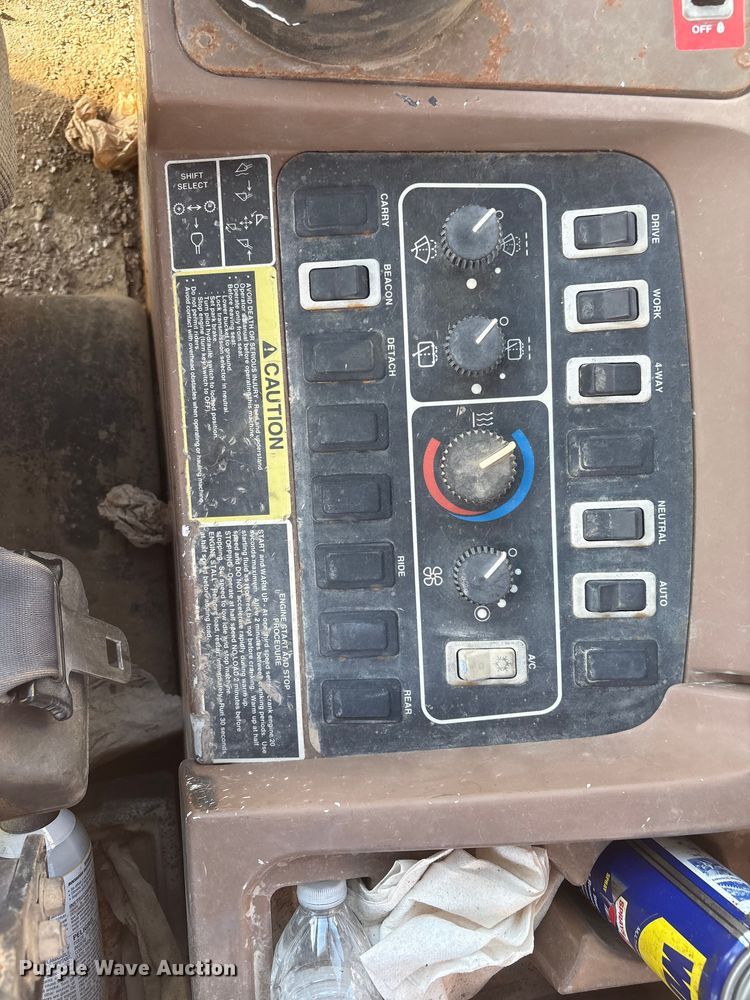 image for item EG8694 2000 John Deere 544H wheel loader