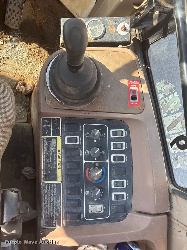 image for item EG8694 2000 John Deere 544H wheel loader