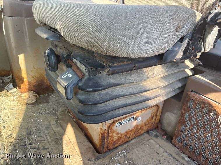 image for item EG8694 2000 John Deere 544H wheel loader