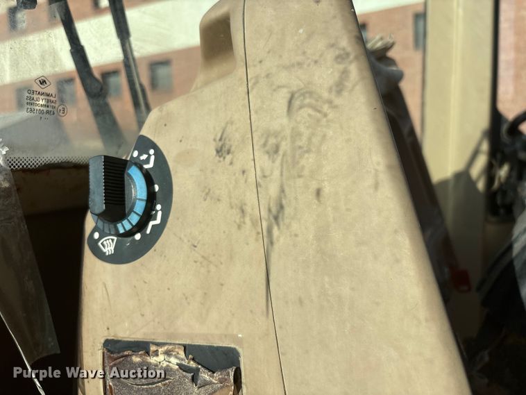 image for item EG8694 2000 John Deere 544H wheel loader