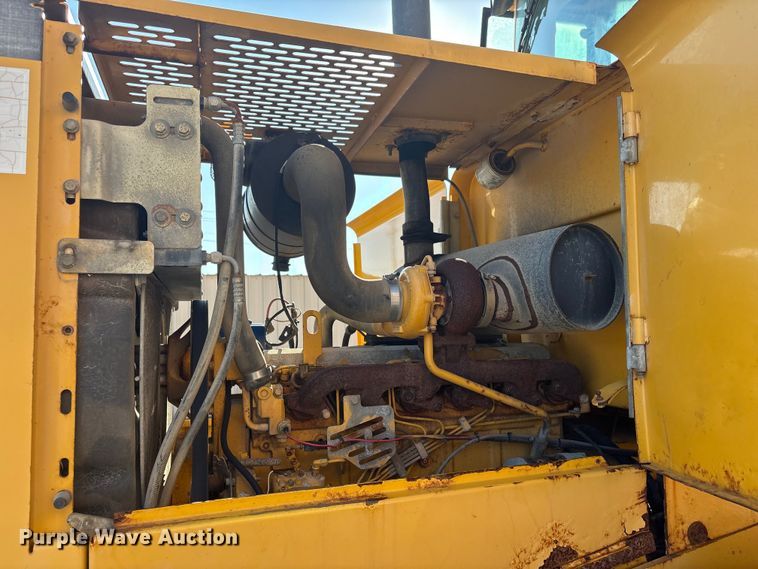 image for item EG8694 2000 John Deere 544H wheel loader