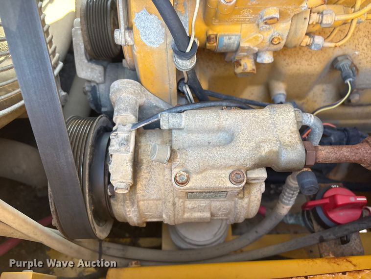 image for item EG8694 2000 John Deere 544H wheel loader