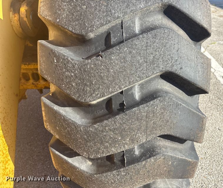 image for item EG8694 2000 John Deere 544H wheel loader