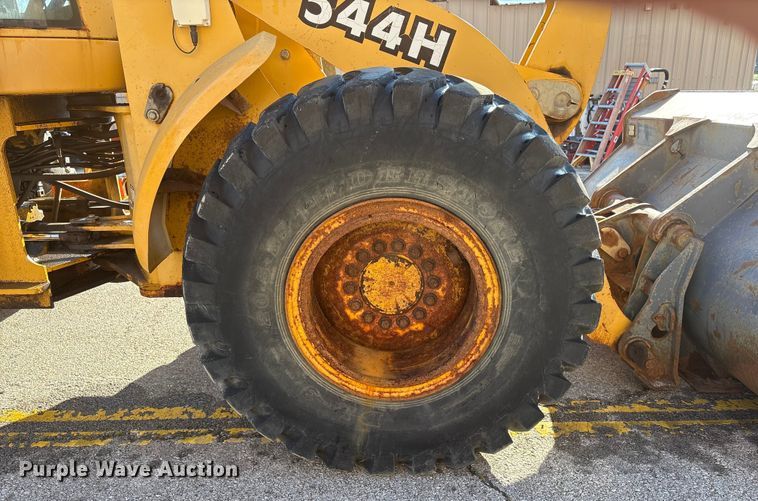 image for item EG8694 2000 John Deere 544H wheel loader
