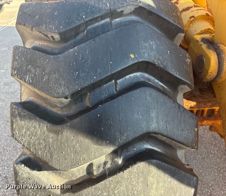 image for item EG8694 2000 John Deere 544H wheel loader