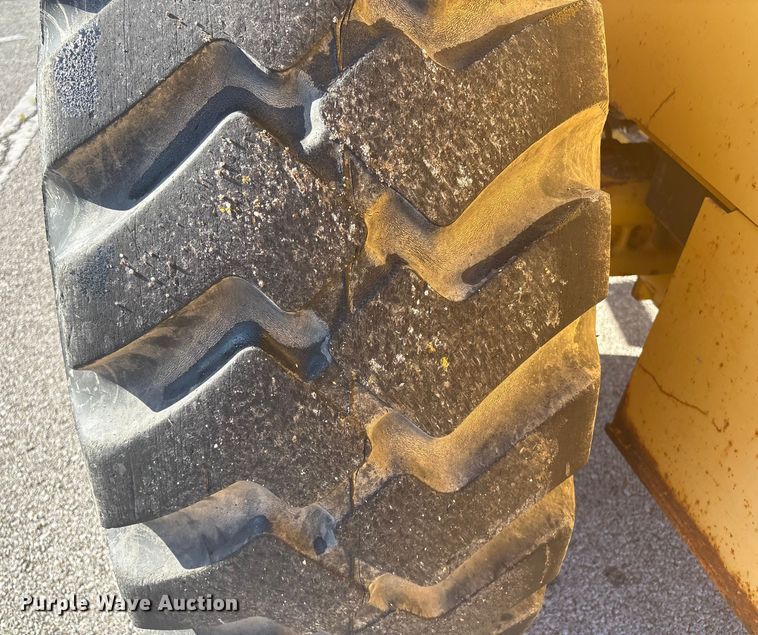 image for item EG8694 2000 John Deere 544H wheel loader