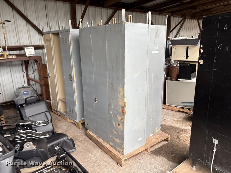 image for item EG8701 (4) sets of lockers