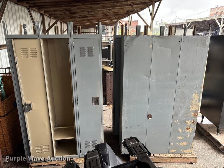 image for item EG8701 (4) sets of lockers