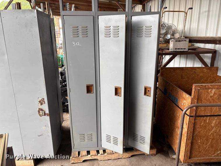 image for item EG8701 (4) sets of lockers