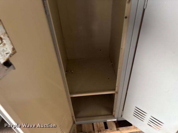 image for item EG8701 (4) sets of lockers