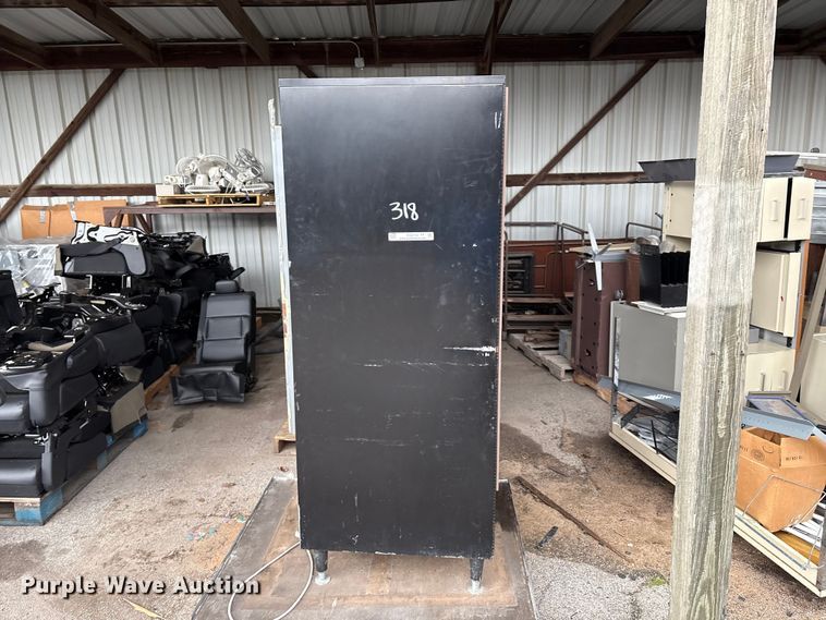 image for item EG8710 1993 Polyvend PV4420 vending machine 