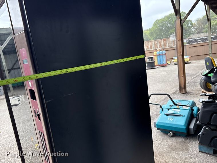 image for item EG8710 1993 Polyvend PV4420 vending machine 