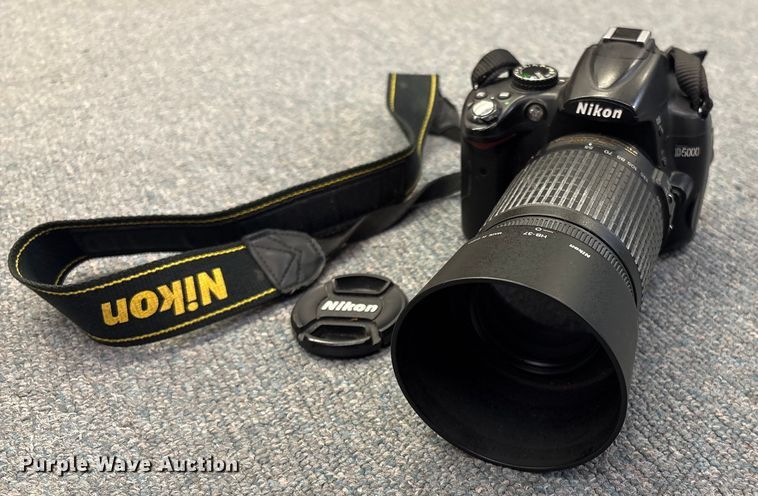 image for item EG8714 Nikon D5000 digital SRL camera