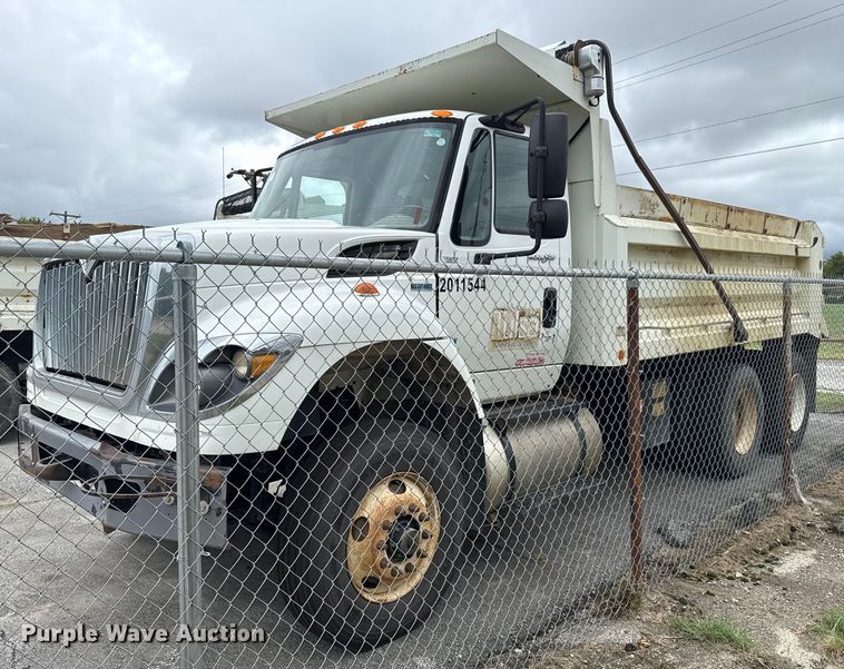image for item EG8731 2011 International 7400  dump truck