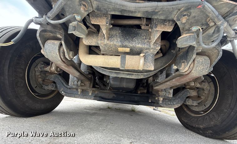 image for item EG8731 2011 International 7400  dump truck