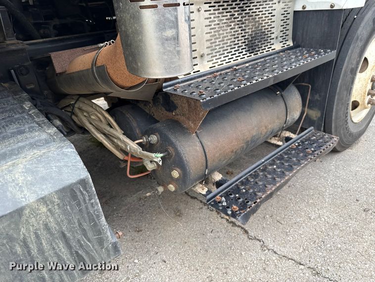 image for item EG8731 2011 International 7400  dump truck