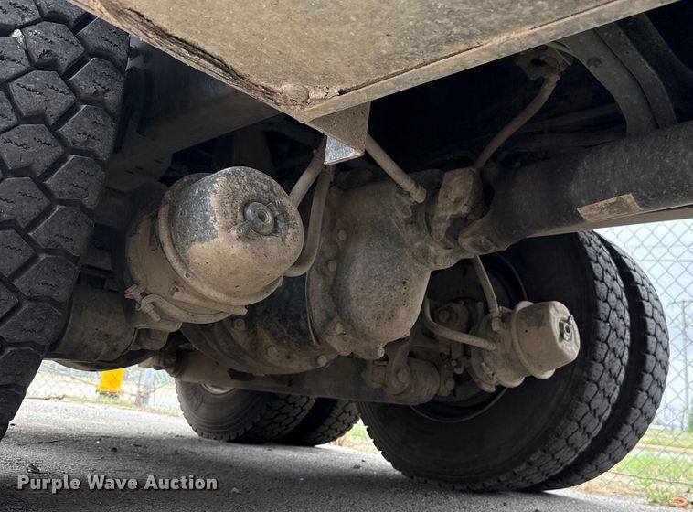 image for item EG8731 2011 International 7400  dump truck