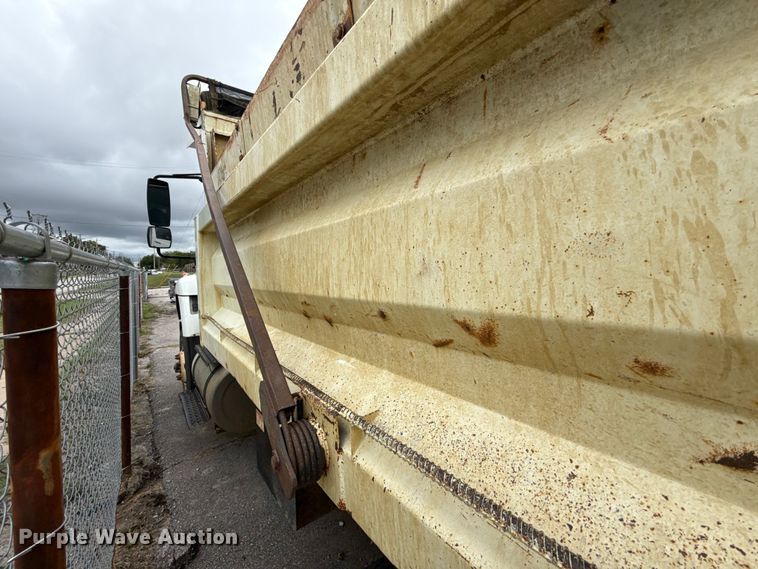 image for item EG8731 2011 International 7400  dump truck