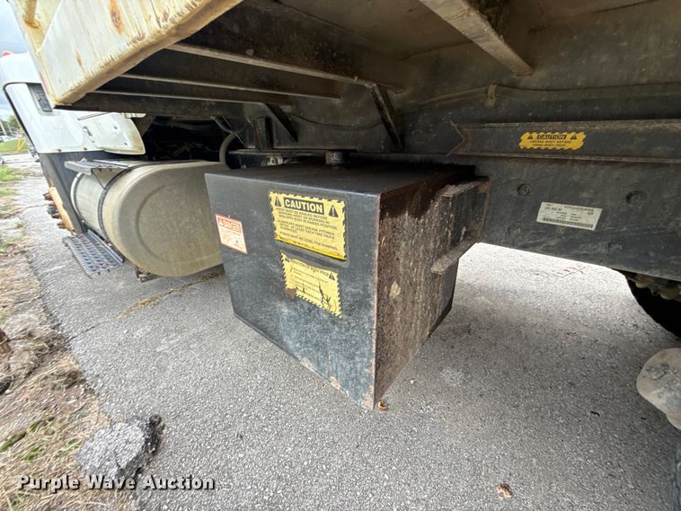 image for item EG8731 2011 International 7400  dump truck