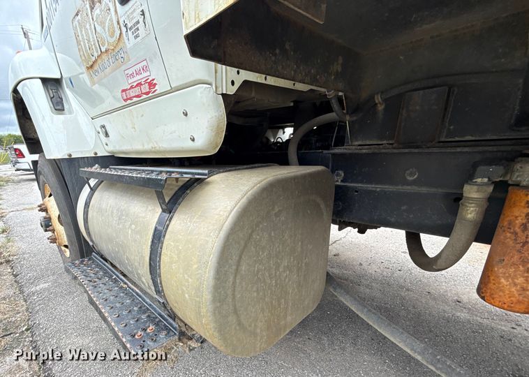 image for item EG8731 2011 International 7400  dump truck