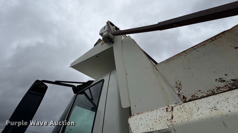 image for item EG8731 2011 International 7400  dump truck
