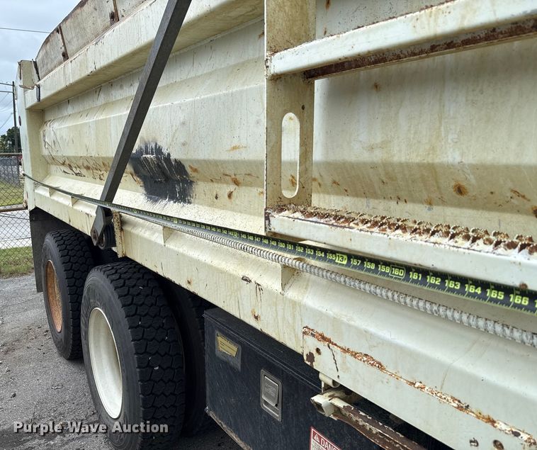 image for item EG8731 2011 International 7400  dump truck