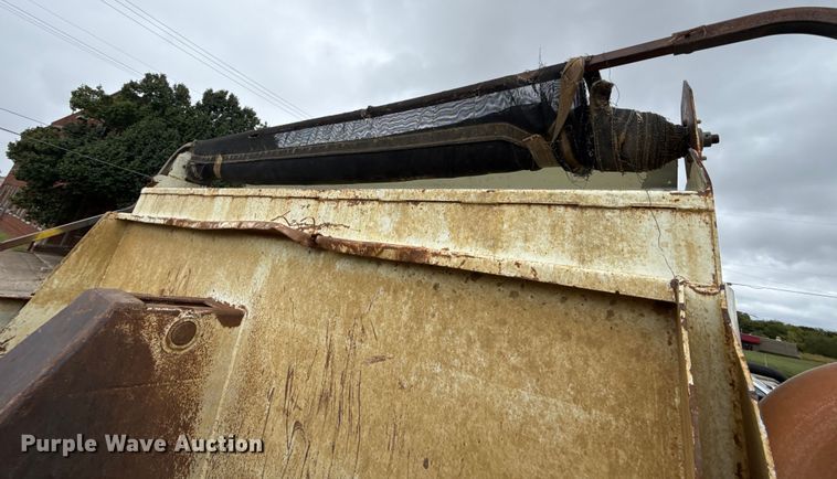 image for item EG8731 2011 International 7400  dump truck