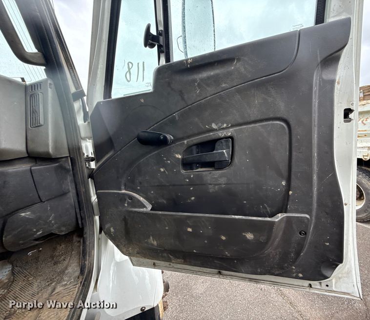 image for item EG8731 2011 International 7400  dump truck