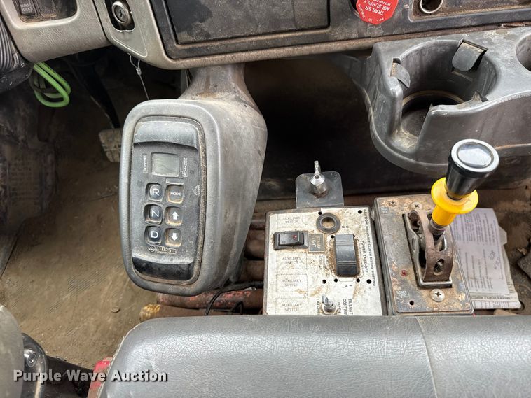 image for item EG8731 2011 International 7400  dump truck